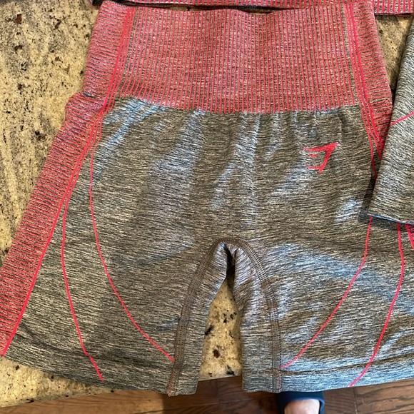 Gymshark short and cropped long sleeve set - Picture 2 of 4